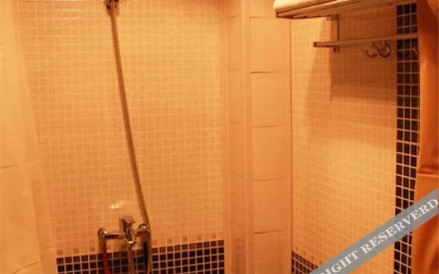 Yinian Zhijian Hostel