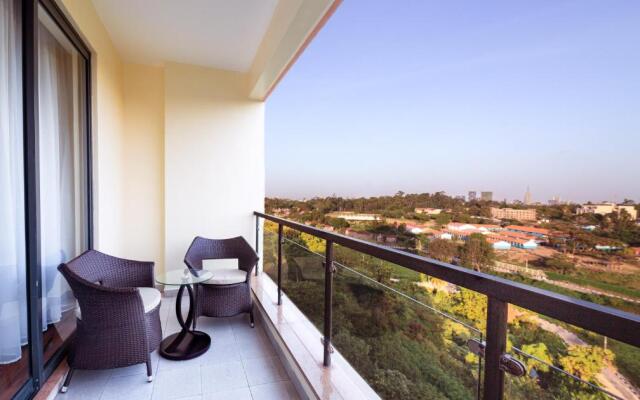 K's Place - Elegant 2 Bedroom Apartment with a Pool & Gym