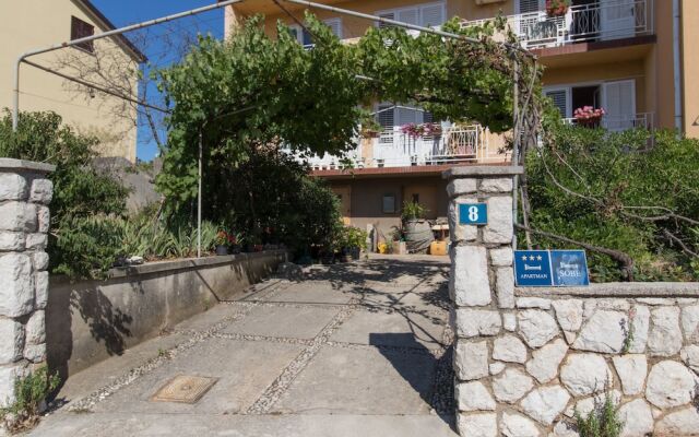 Apartment and Rooms Anton