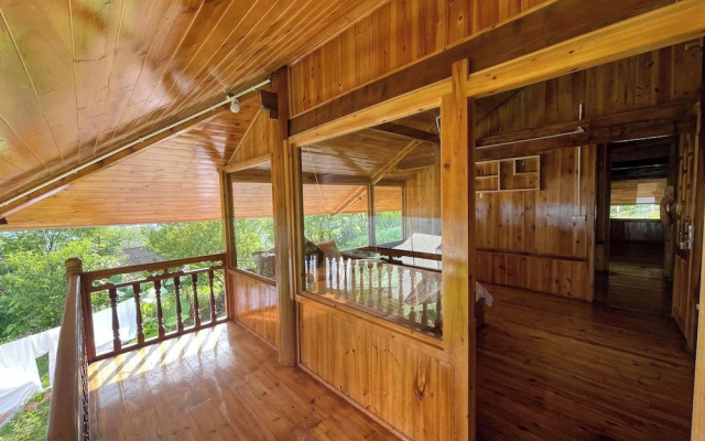 Bees Homestay Sapa & Trekking