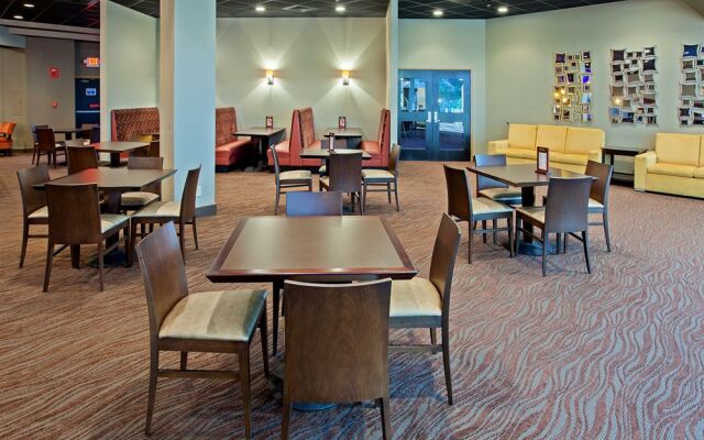 Holiday Inn Evansville Airport