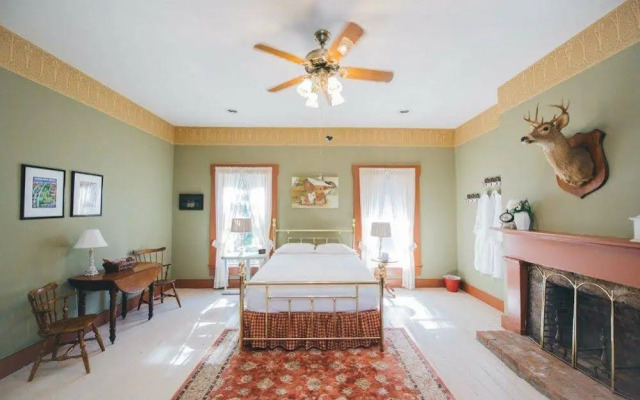 Old Caledonian Bed and Breakfast