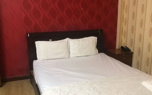 Oyo 627 Long Son Hotel