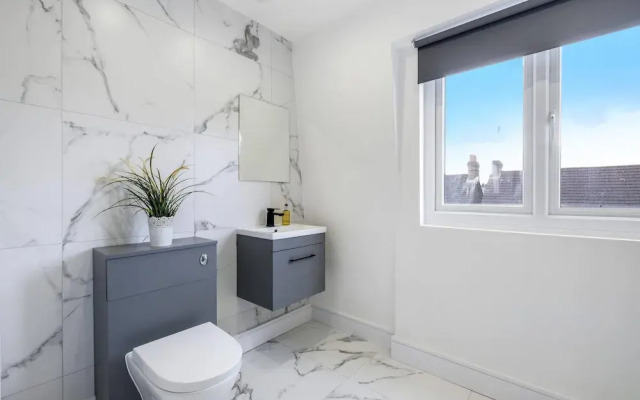 Luxury 1 & 2 bed Apartment free parking