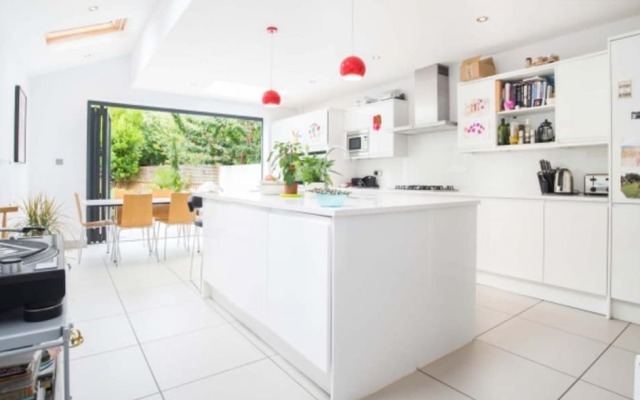 Veeve - 4 bed house, Winston Road, Stoke Newington