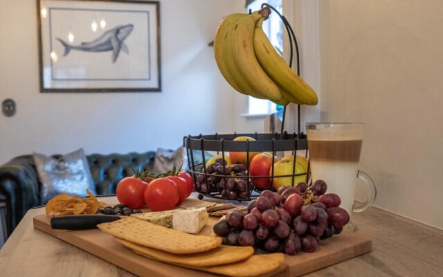 The Nautilus Cowes IOW Sleeps 4 & Private Garden
