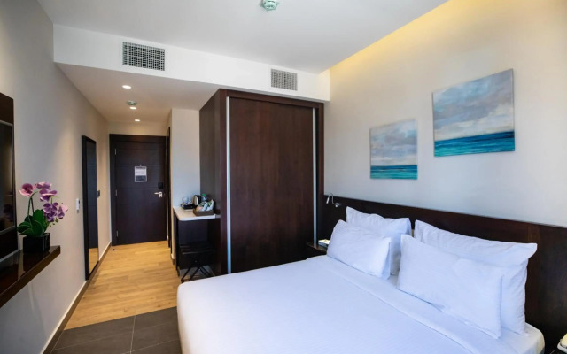 The Compass Hotel
