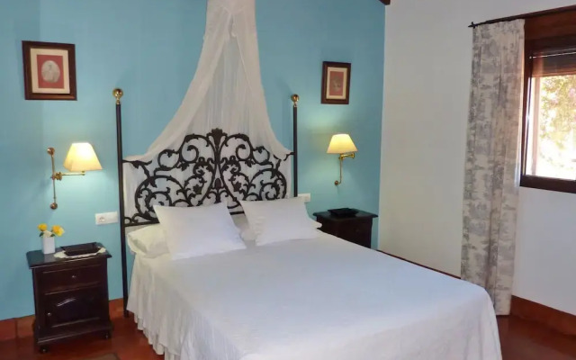 Leisure Meets Tranquility in Beautiful Villa Near Forest