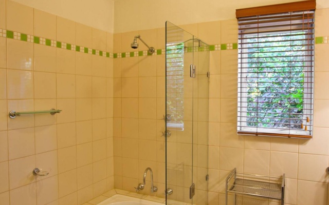 Corktree Cottage – Bathroom – Crafers