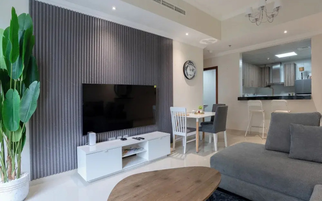 Heaven Crest Vacation Homes Downtown - Studio, 1, & 3 Bedroom Suites 2 minute walk to Dubai Mall and Burj Khalifa