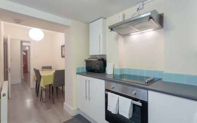 1 Bedroom Apartment in Notting Hill Accommodates 3