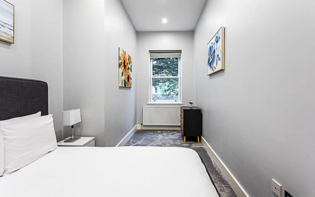 Refurbished St.johns Hill Apartment
