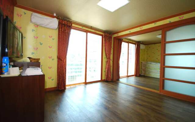 Empas Condotel