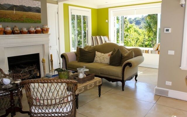 970 Lonely Bay Lodge