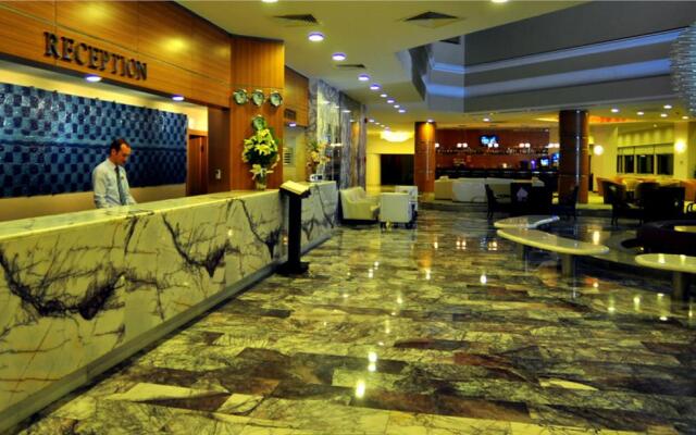 Maritim Hotel Saray Regency