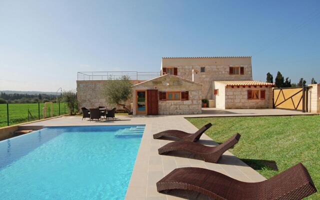 Modern Holiday Home With Private Swimming Pool