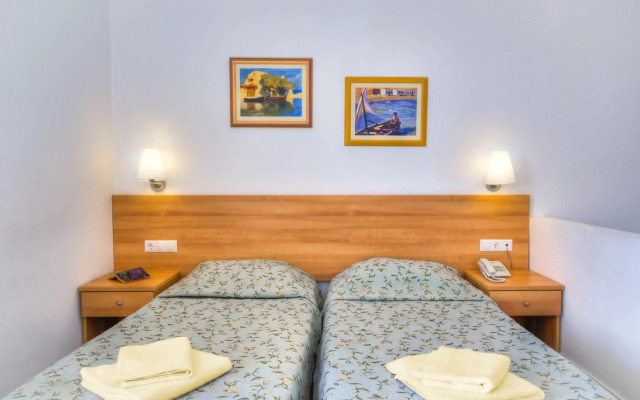 Matina Pefkos ApartHotel