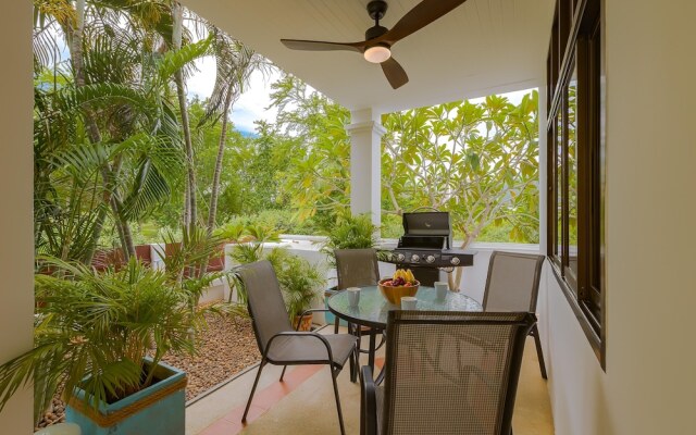 Pool villa  4 BR walking to Beach HV