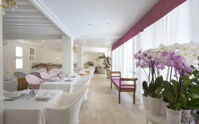 Dorion Hotel