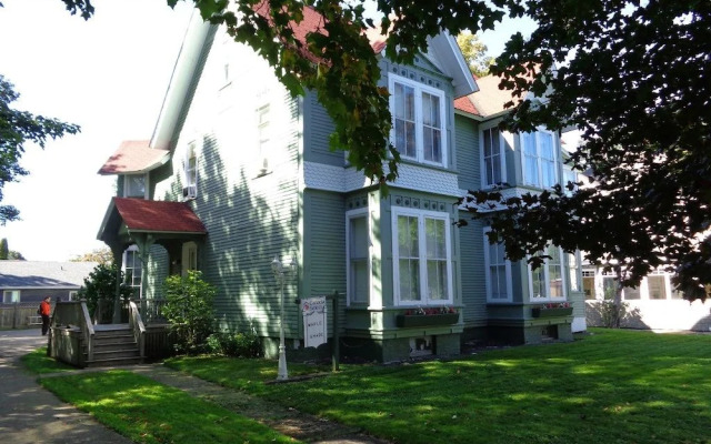 Maple Shade Vacation Suites