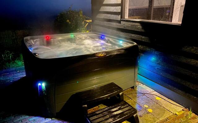 Large fully renovated farmhouse with indoor Swim spa and Sauna