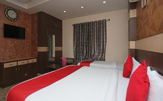 OYO Flagship 12177 Hotel Crystal Inn