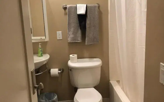 Classic Hollywood Studio Apartment