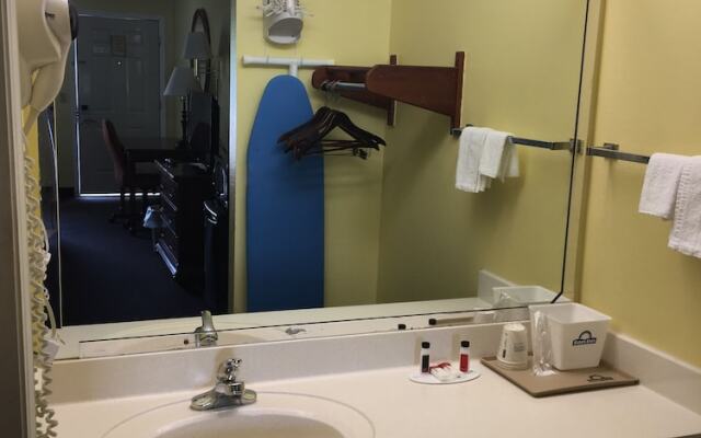 Days Inn by Wyndham Lamont/Monticello