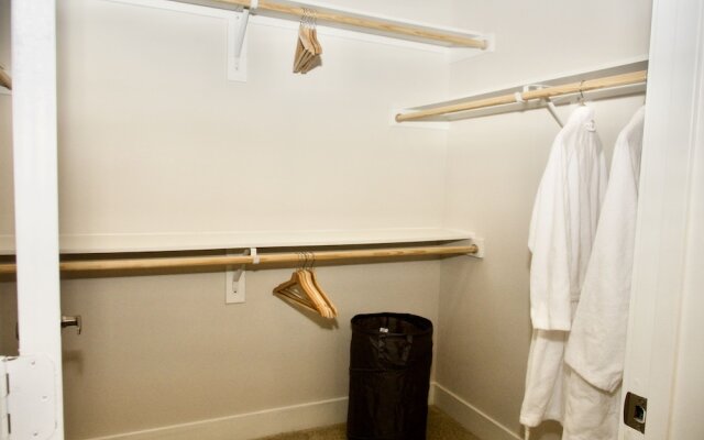 Hidden Gem of Dallas, 6 Mins Aacenter