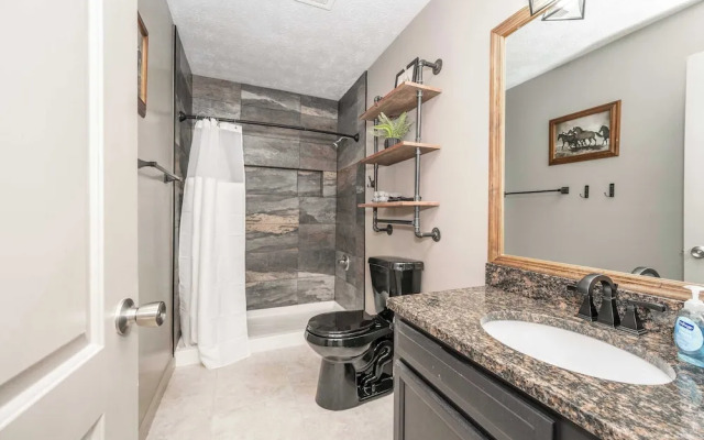 Arkstone Retreat 2 Chic 2 Bdr!