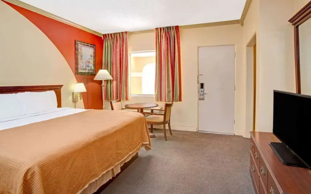 Howard Johnson Express Inn