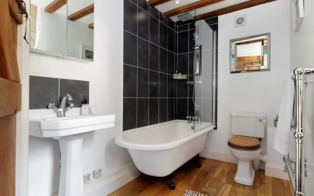 Fabulous Farmhouse in Hampshire