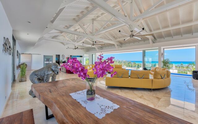 Swanky Caribbean Estate, Ocean Views, Heated Pool, AC, Free Wifi, Ping Pong, Pool Table