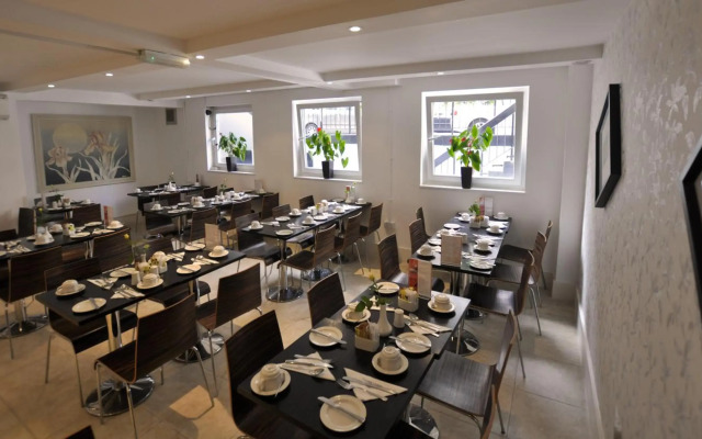 Kensington Court Hotel