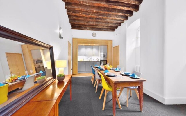 2 Bedroom Apartment on Royal Mile