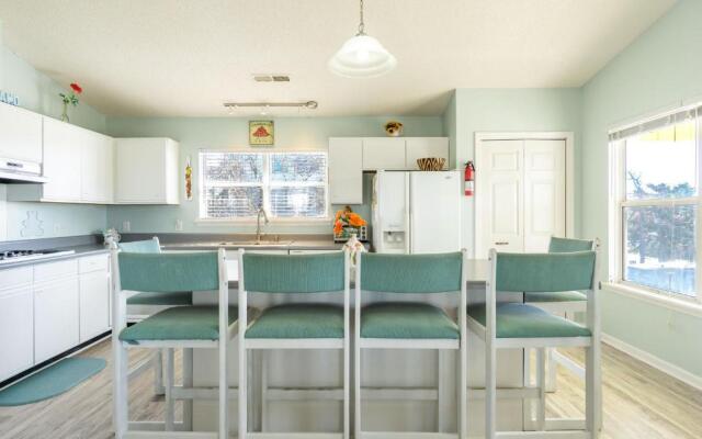 See Otter by Oak Island Accommodations