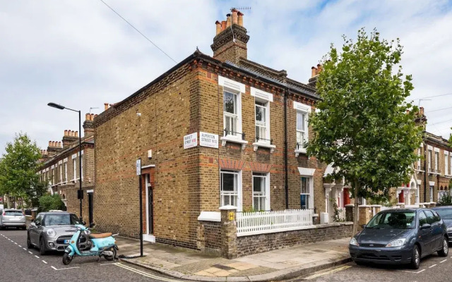 The Charming Golborne Escape- KBT