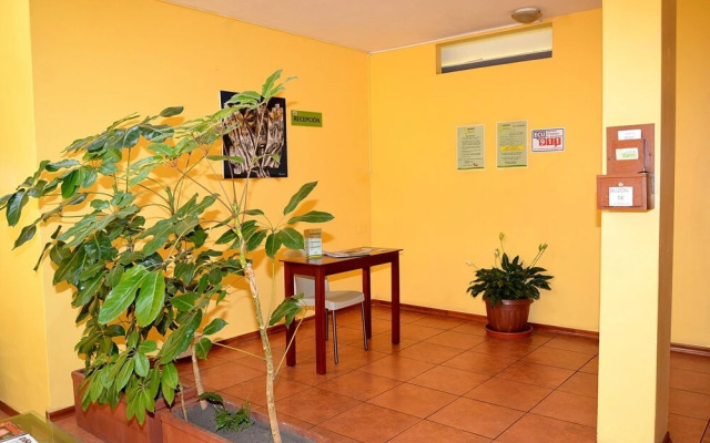 Hostal Terra 3 Base Aerea
