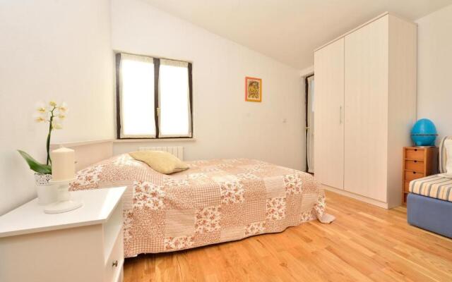 Beachfront Skoblar Holiday Home with Seaview