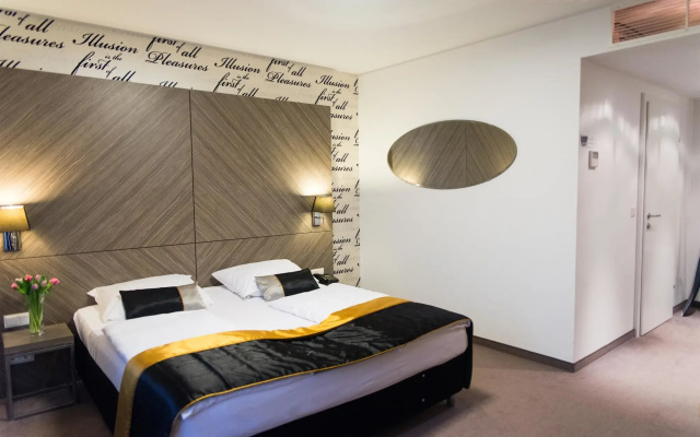 Elaya  Vienna City West