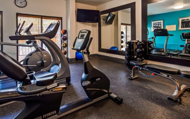 Clarion Pointe near Medical Center