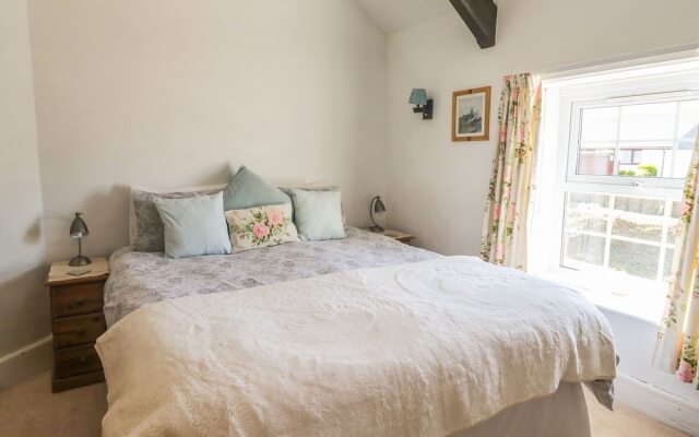 2 Menefreda Cottages