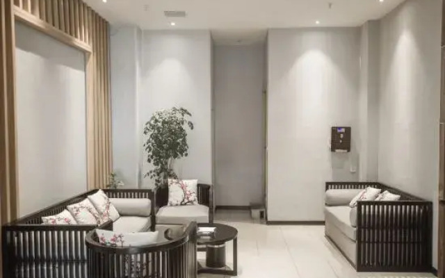 Lingxiu Hotel