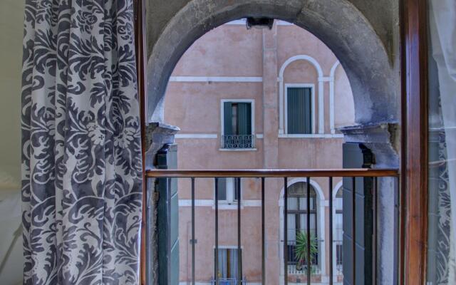 SAN MARCO CANAL VIEW#2 aircond, 4 pax, 120sqm Wifi