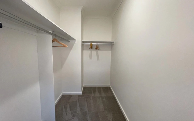 Relax 5 BRM Rental house near Melton