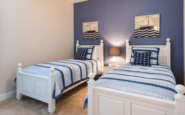 7412 MA - Stylish Home Near Parks