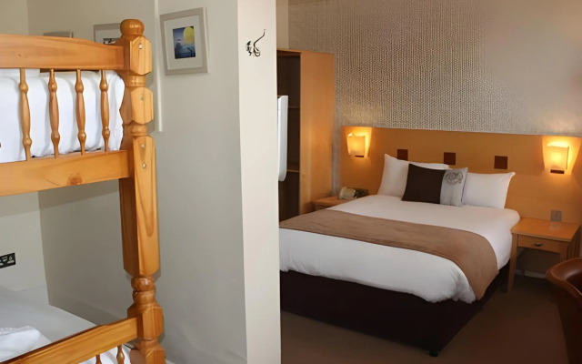 The Warwick Arms Hotel
