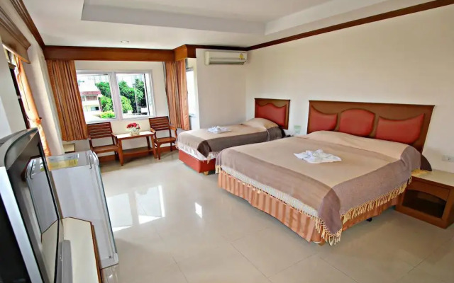 Lek Villa