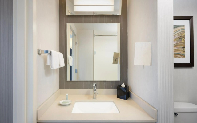 Courtyard by Marriott Chicago Magnificent Mile