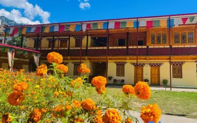 Maido Kangsang Homestay (Zhonglu Tibetan Village Scenic Area)